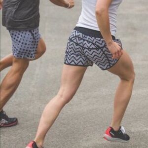 Lululemon 2014 Seawheeze Tracker Shorts II 3D Chevron 4